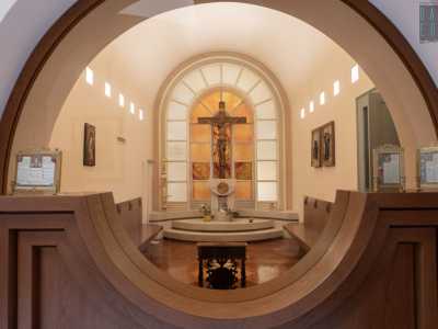 Nella villa si trova anche una raffinata cappella, costruita recentemente, utilizzata ogni giorno dalle religiose per i momenti di preghiera